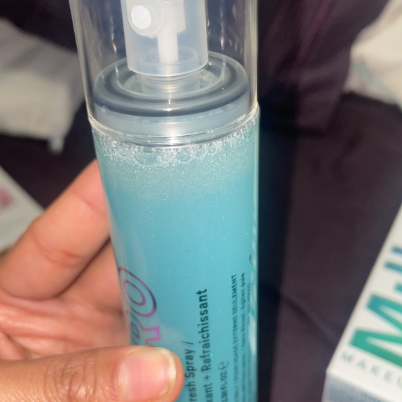 Milk makeup Hydro Grip Set + Refresh Spray
hydrating setting spray - Picture 13 of 13